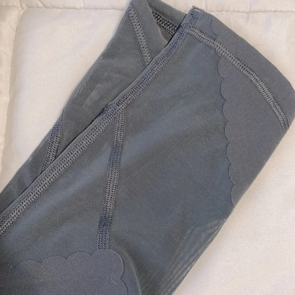 💰Victoria’s Secret dark gray mesh decorative ankle leggings size xs - Picture 2 of 9